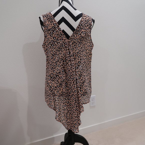 Sleeveless Top - Picture 2 of 6